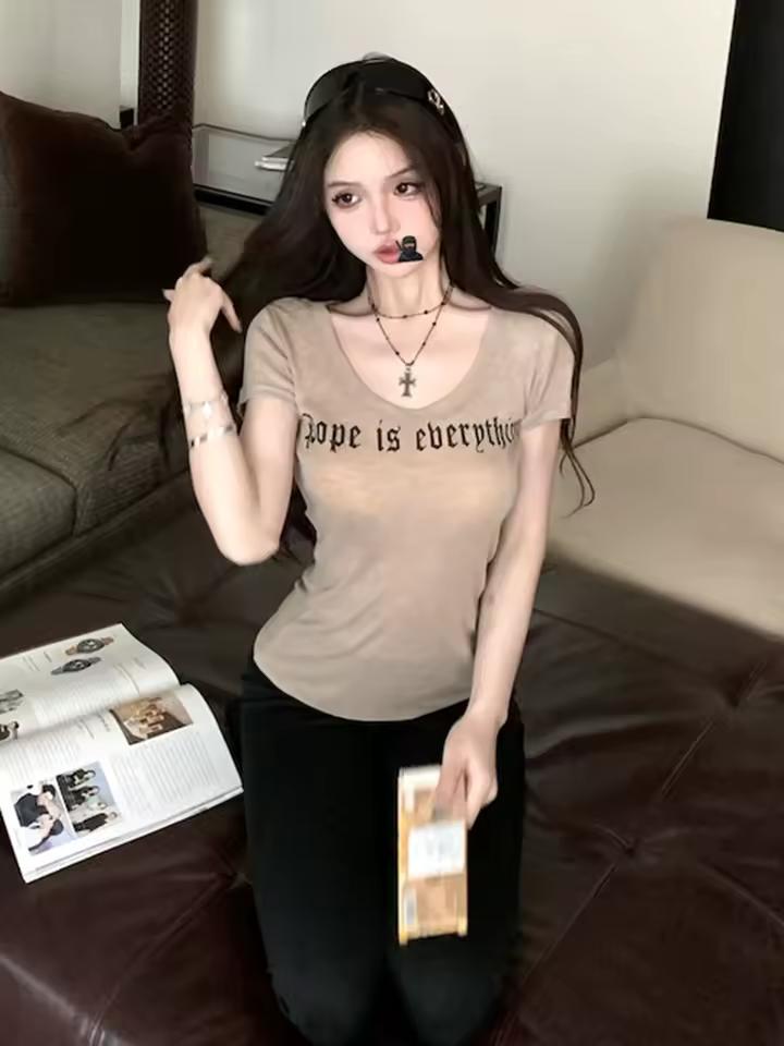 슬림 피트 반소매 티셔츠 여성 여름 카키 레터 하트 프린트 캐주얼 다목적 슬리밍 탑 한국 스타일 라운드 넥