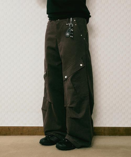 DD studded pin-tuck cargo pants (BROWN)