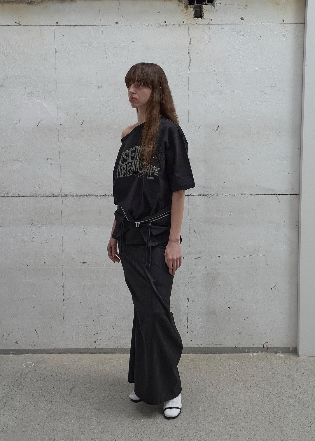 ASYMMETRIC PRINTED T-SHIRT (BLACK)