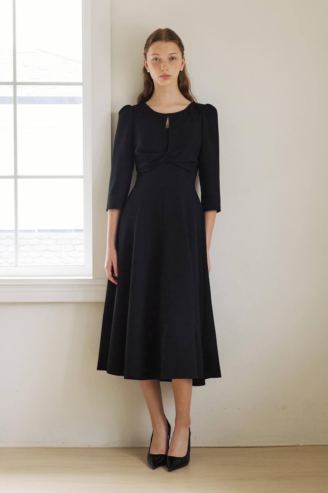 CYRA Twisted long flared dress (Black)