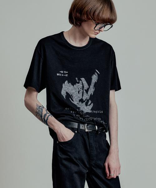 일렉트릭 그래픽 슬러브 하프 티셔츠 블랙