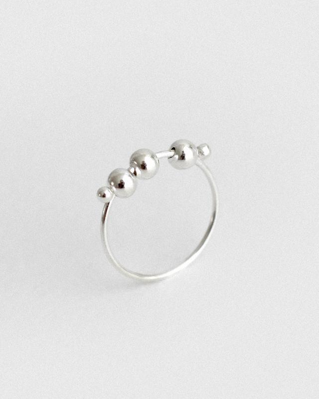 Kinetic ball ring