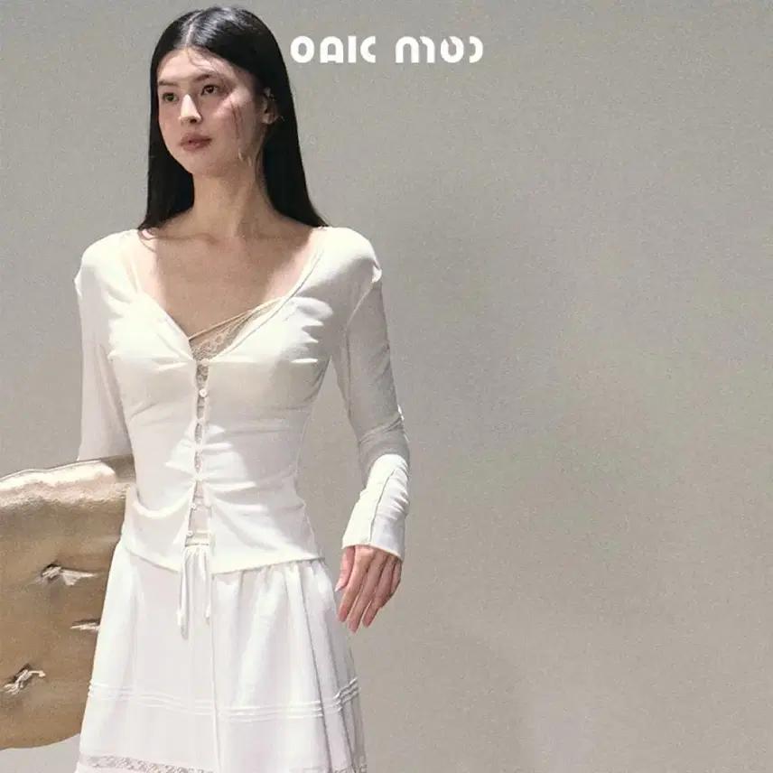 OAKMOO 가디건 V넥 가디건 슬림핏 자수 탑