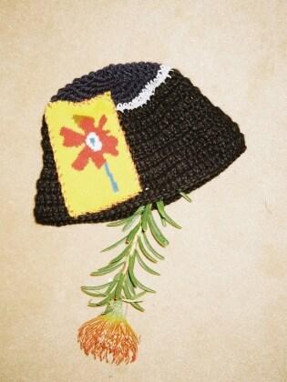 flowering bucket black