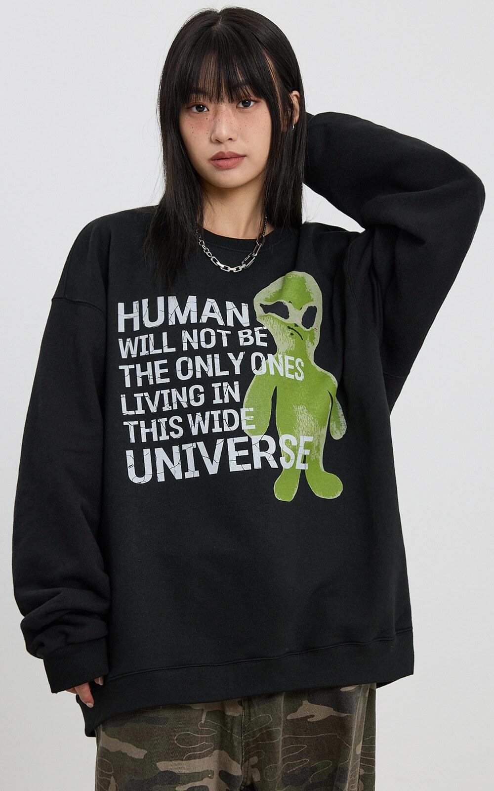 에일리언 슬로건 맨투맨 블랙