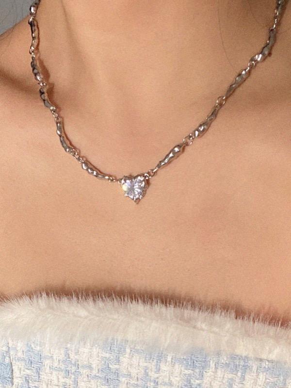 [컬러별당일출고]♥︎ONLY VIVIC 389♥︎HEART PENDANT TWISTED NECKLACE (WHITE, BLACK 2COLORS!)