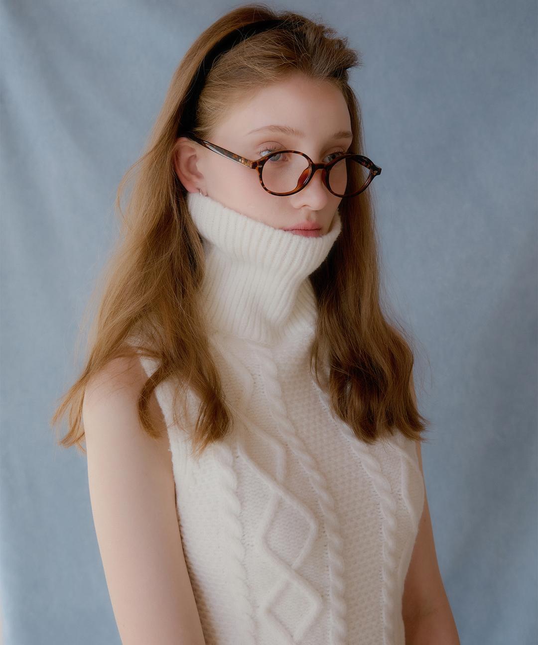 Cable Turtleneck Wool Vest ( Ivory )