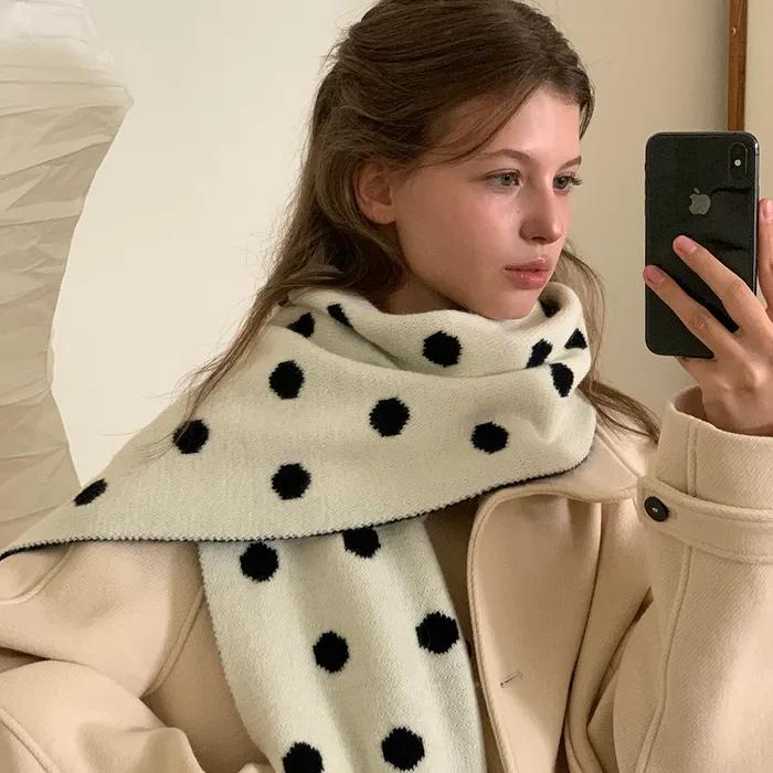 [선물포장/당일출고][29CM단독] 도트 니트 머플러 (black ivory)