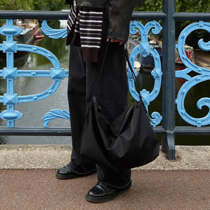 LARGE BELTED BOX BAG_BLACK_LC257BA11BK