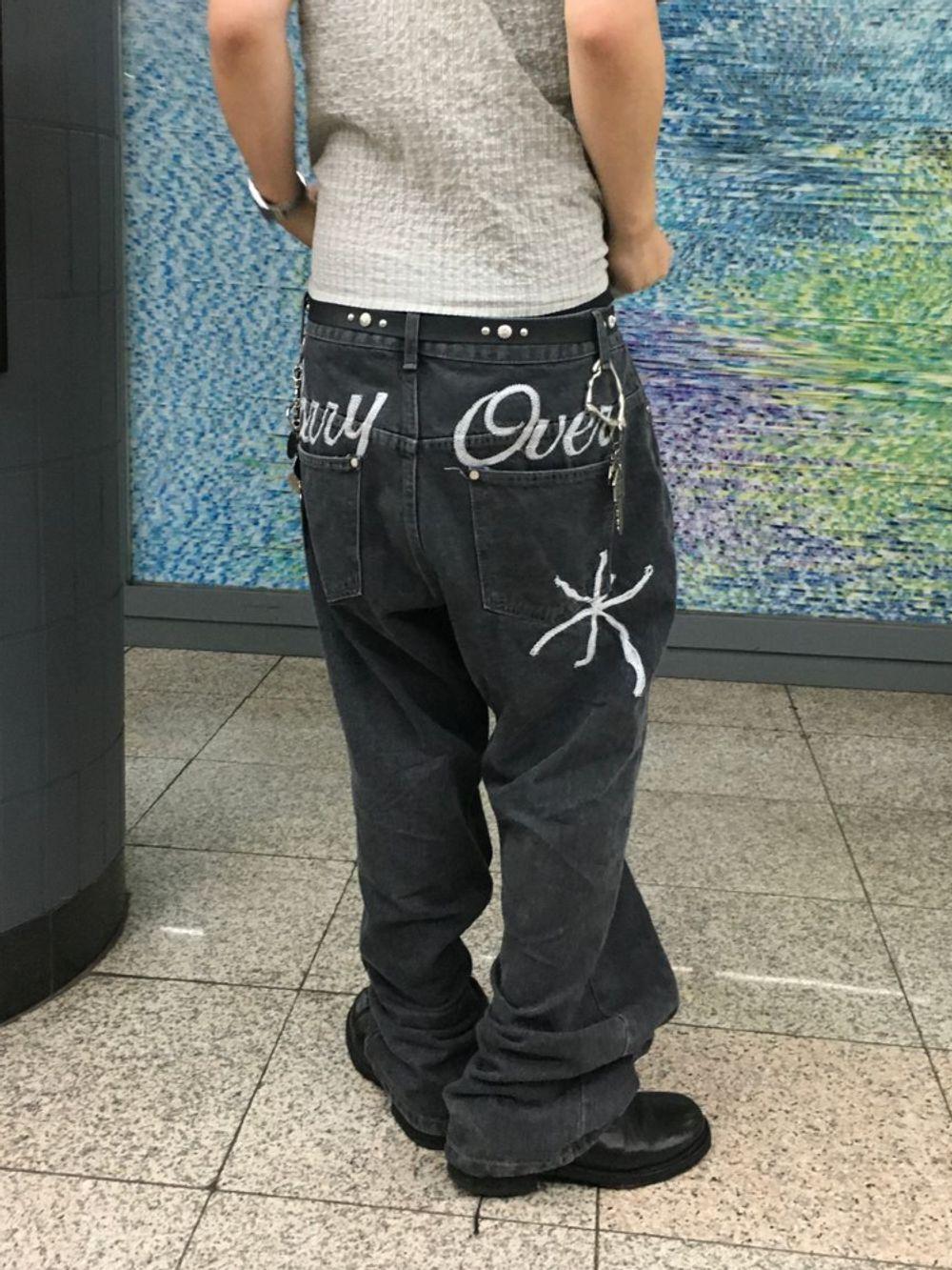 그라프 자수 레터링 데님 팬츠 2C