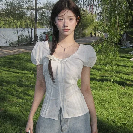 [잘록핏🖤/코디추천] 피크닉 리본 라운드 퍼프 핀턱 블라우스 - 2color