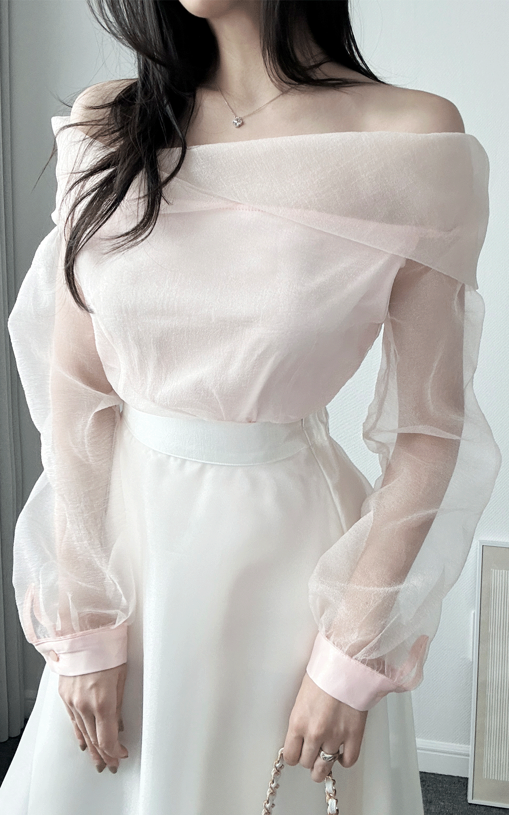 크리스티 시스루 오프숄더 블라우스