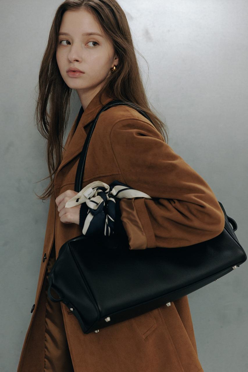 SOFT FRAME SHOULDER BAG BLACK