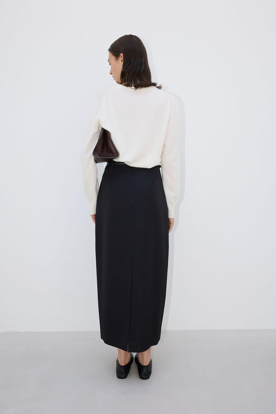 Curved egg long Skirt_black