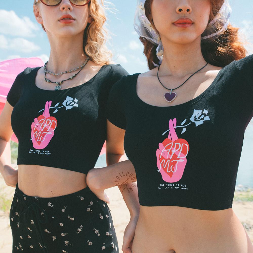 블랙 로즈 크롭탑 데일리룩 청바지 반팔 티셔츠 민지에나 [에이프릴풀데이] BDSC 비에꼴