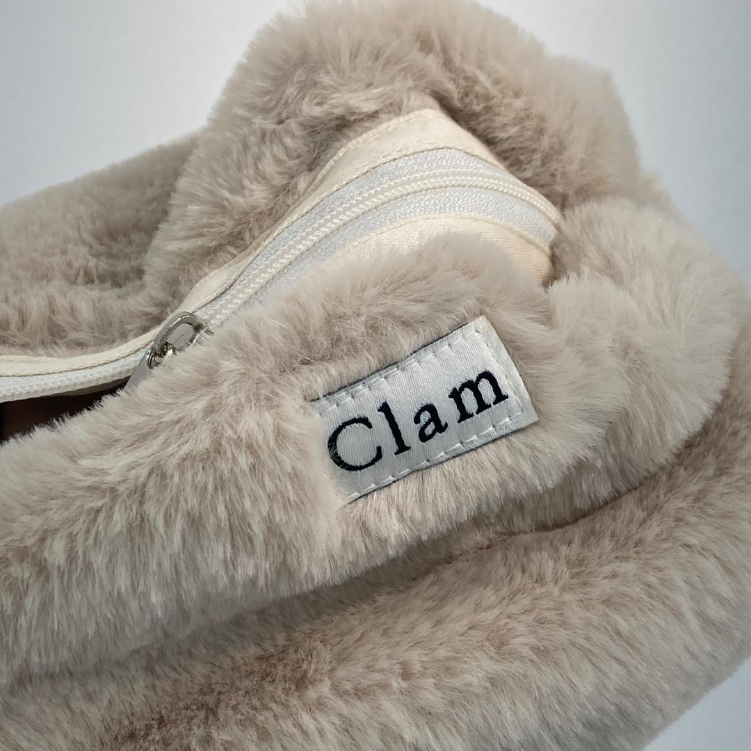 Clam round pouch _ Fur Milk tea