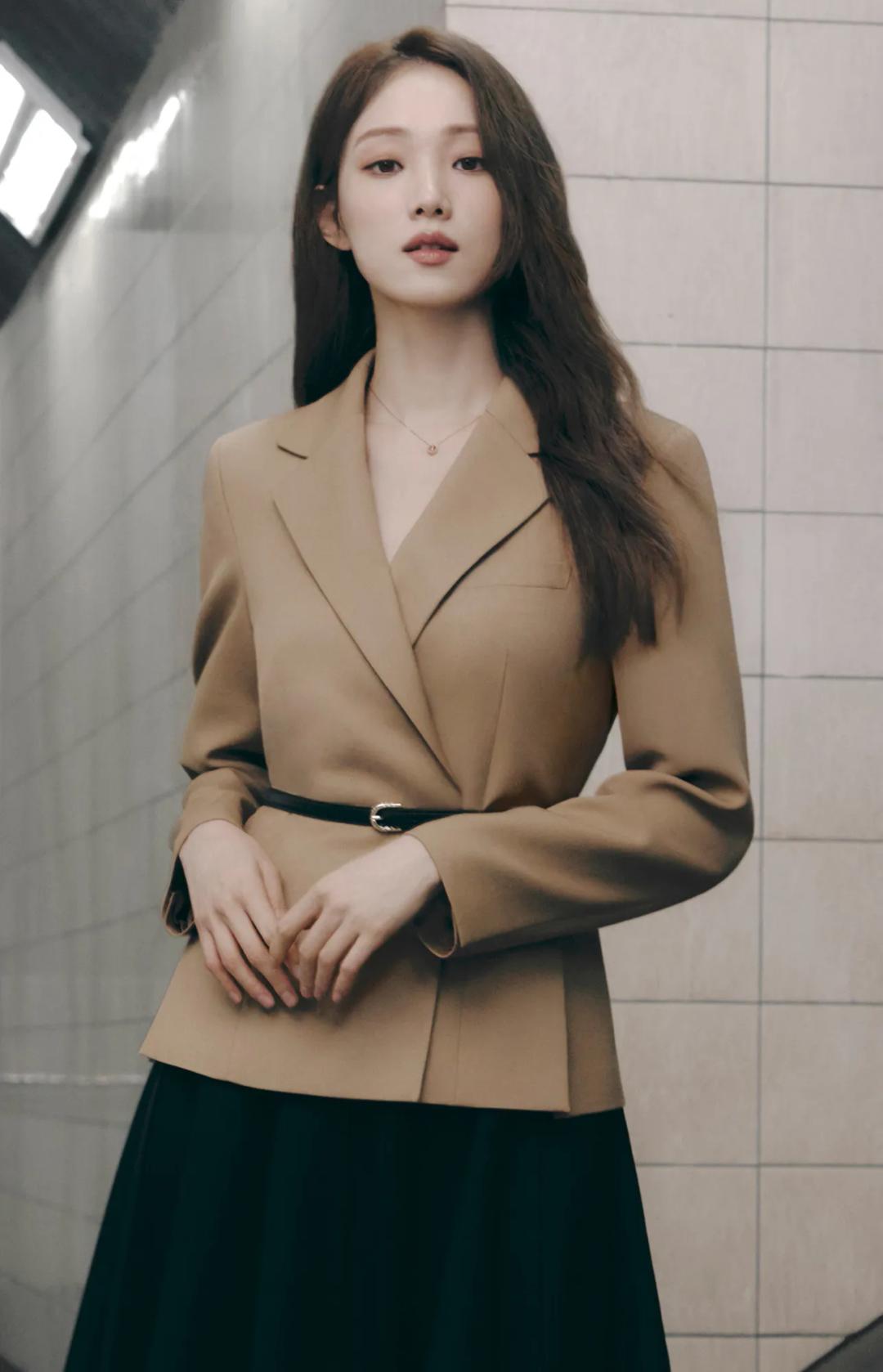 벨티드 테일러드 슬림 자켓(이성경 착용)