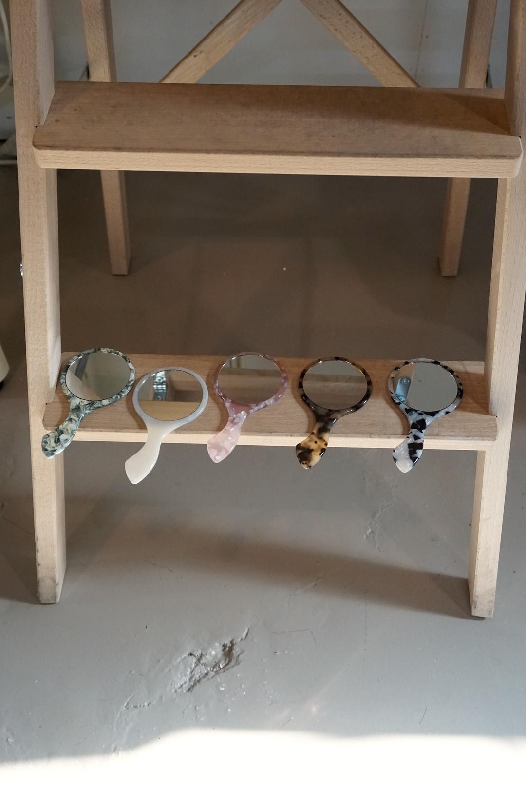 HAND MIRROR - 5 COLORS