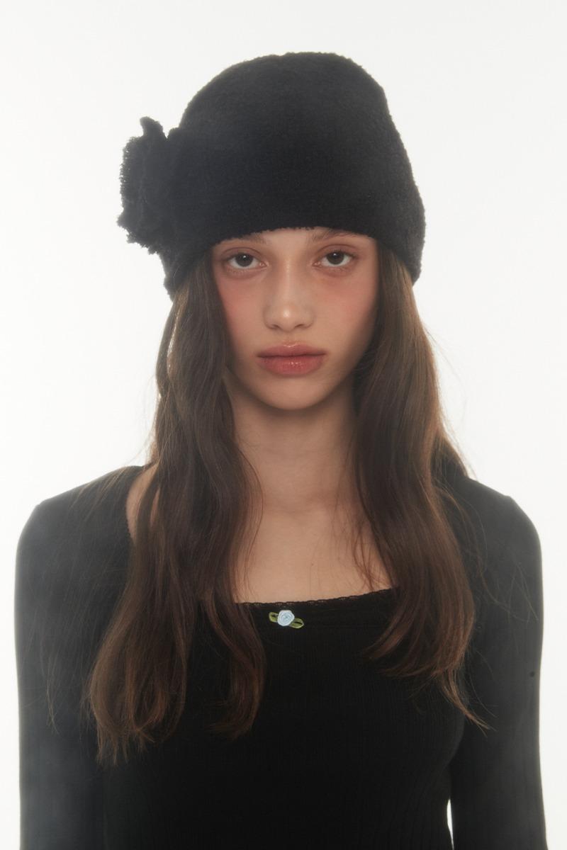 rose beanie (black)