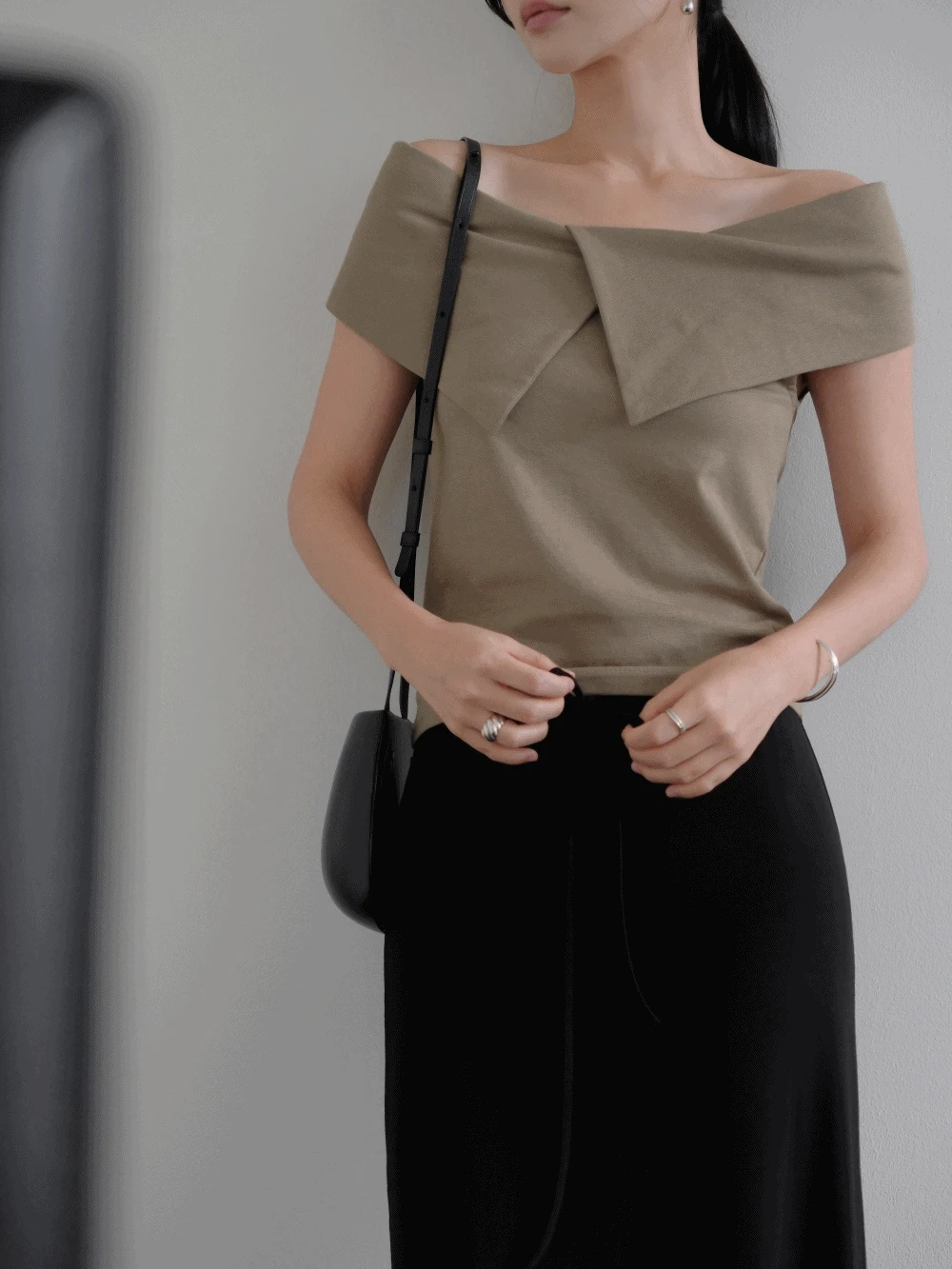 모안 오프숄더 블라우스_Moane blouse