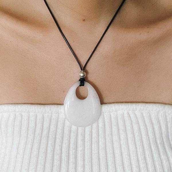 화이트 제이드 후프 목걸이