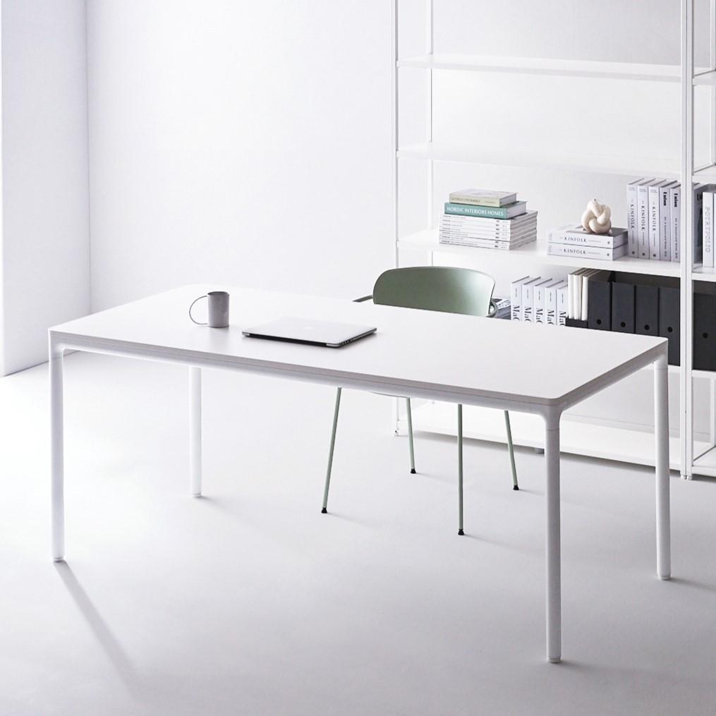 콰트로 에어 데스크 1800x800