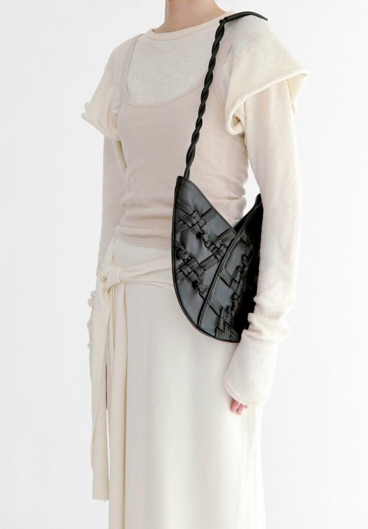BARCHAN SHOULDER BAG-BLACK