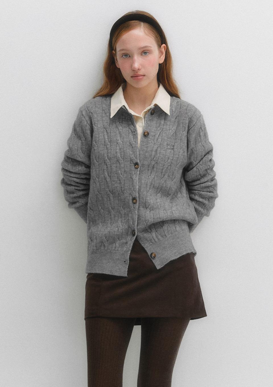 [12/2 순차배송] 베이직 로고 자수 케이블 가디건(MAFCKC13NMG)