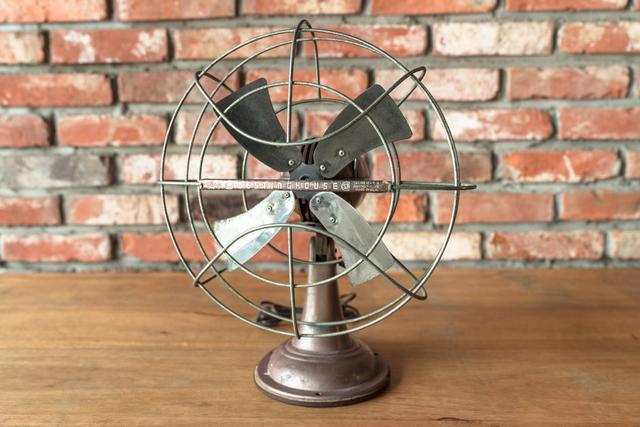 Westinghouse METAL DESK TABLE FAN 12"