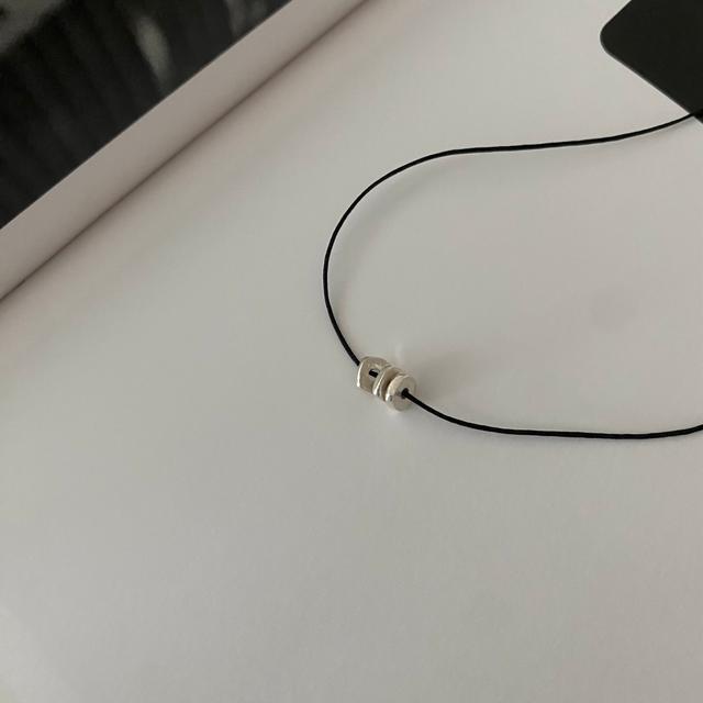 Seel strap necklace