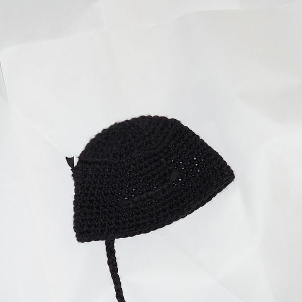 rattail bucket beanie in black