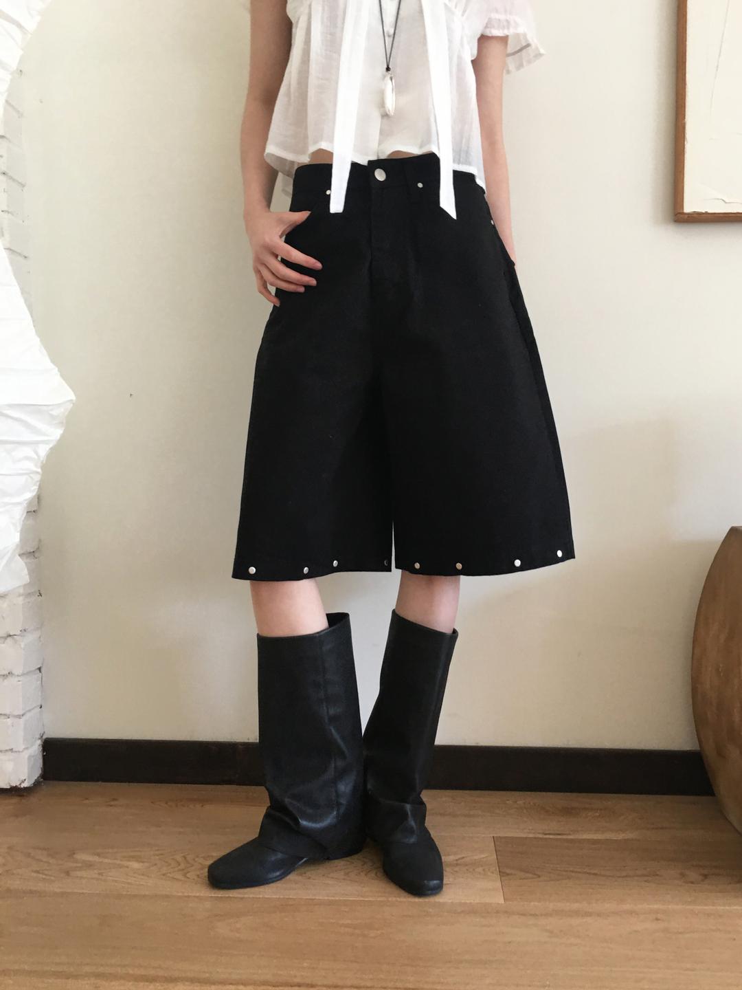 노비야카 Stud bermuda pants (Ivory, black)