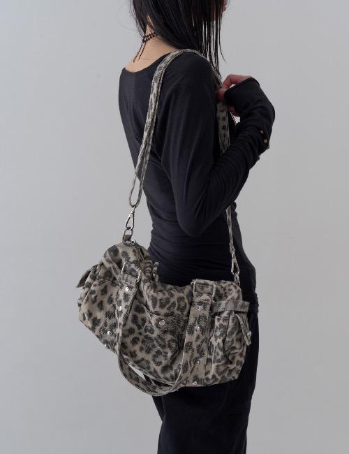 로웨어 leopard pocket stud bag