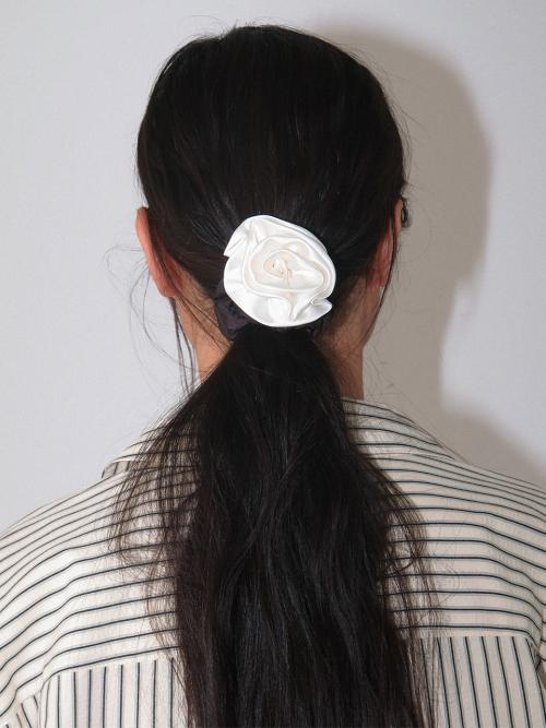 Satin Corsage Scrunchie Off-White Black
