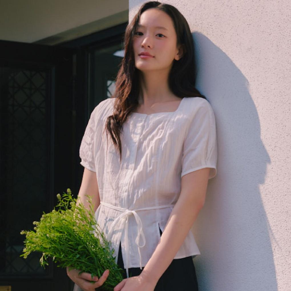 [단독특가][추가 15%]스퀘어넥 반팔 블라우스_MIWBWG3B02