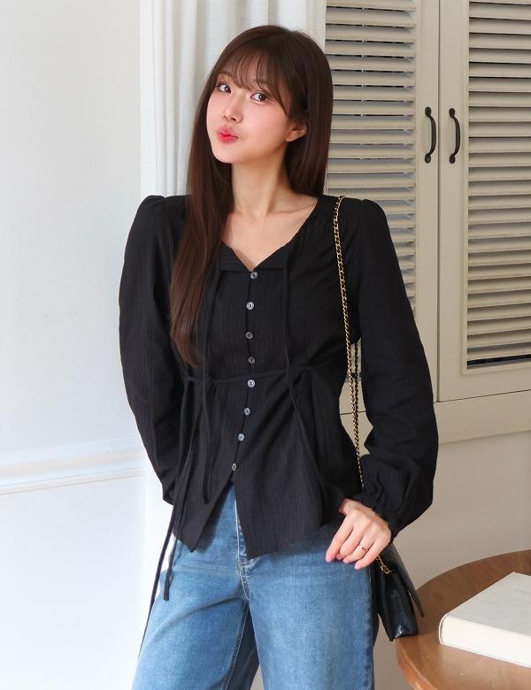 [뉴미PICK][10% 쿠폰] 브이넥 스트랩 블라우스_RMBLG24NT1