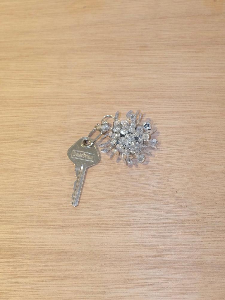 (Matsur*i) silver spangle keyring