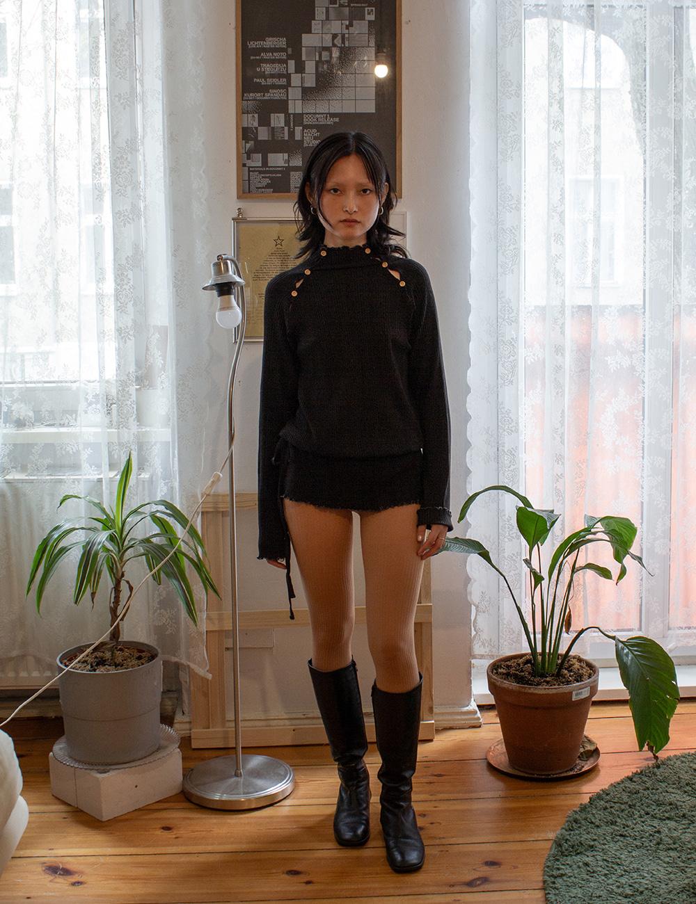 Ribed Button Raglan in Black