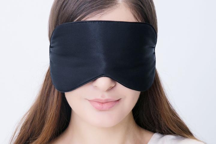 3D 입체 꿀잠 실크 수면안대 (검정 단색)