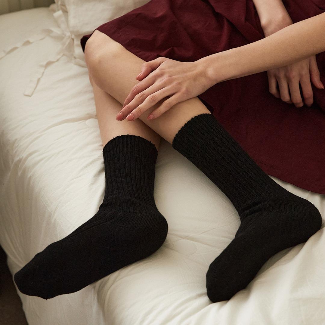 STW218-2 Woman Wool Rib Socks: Black