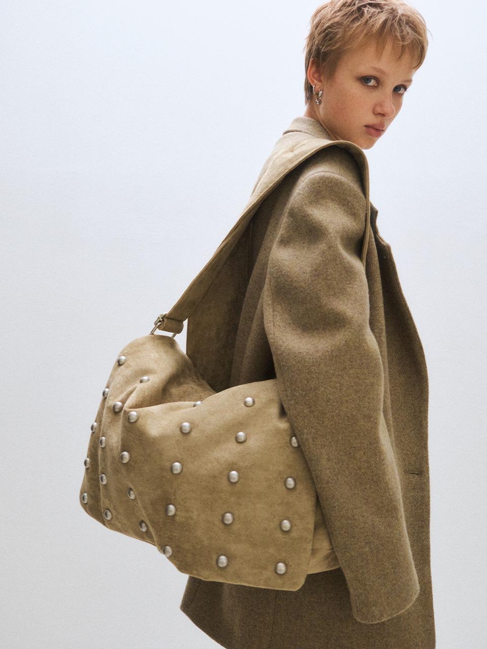 [PLZPROJECT]FREAKY STUD SUEDE MESSENGER BAG, SAND