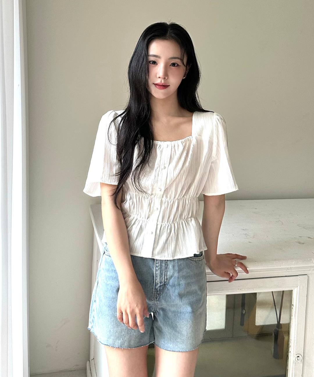 스파오 크롭 허리 밴딩 블라우스_SPBWE25W02