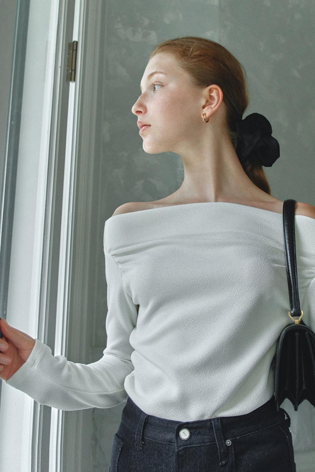 SOLENE Off shoulder shirring top (Ivory)