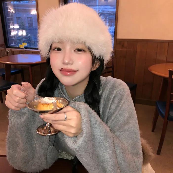 Marron Faux Fur Hat_Ivory