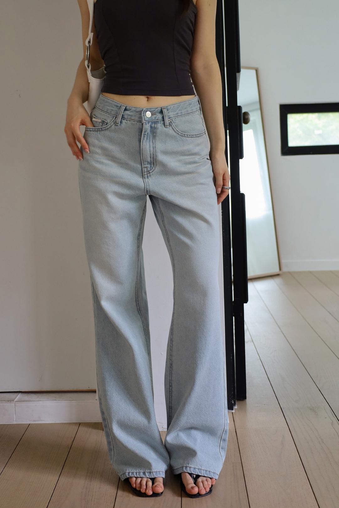 Legacy Flare Jeans (light blue)