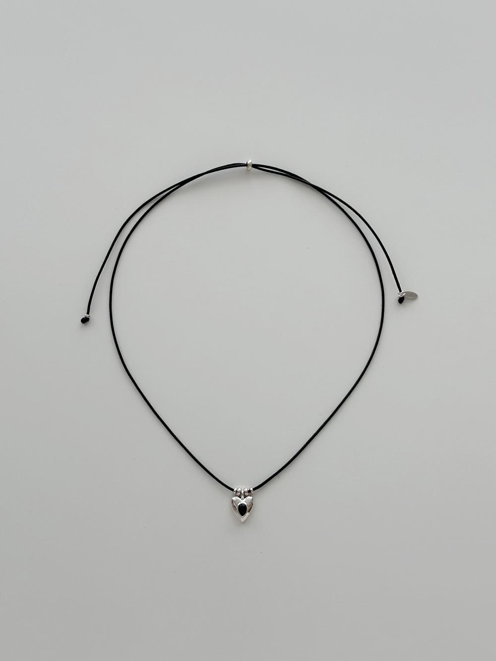 BLACK POINT HEART ROPE NECKLACE