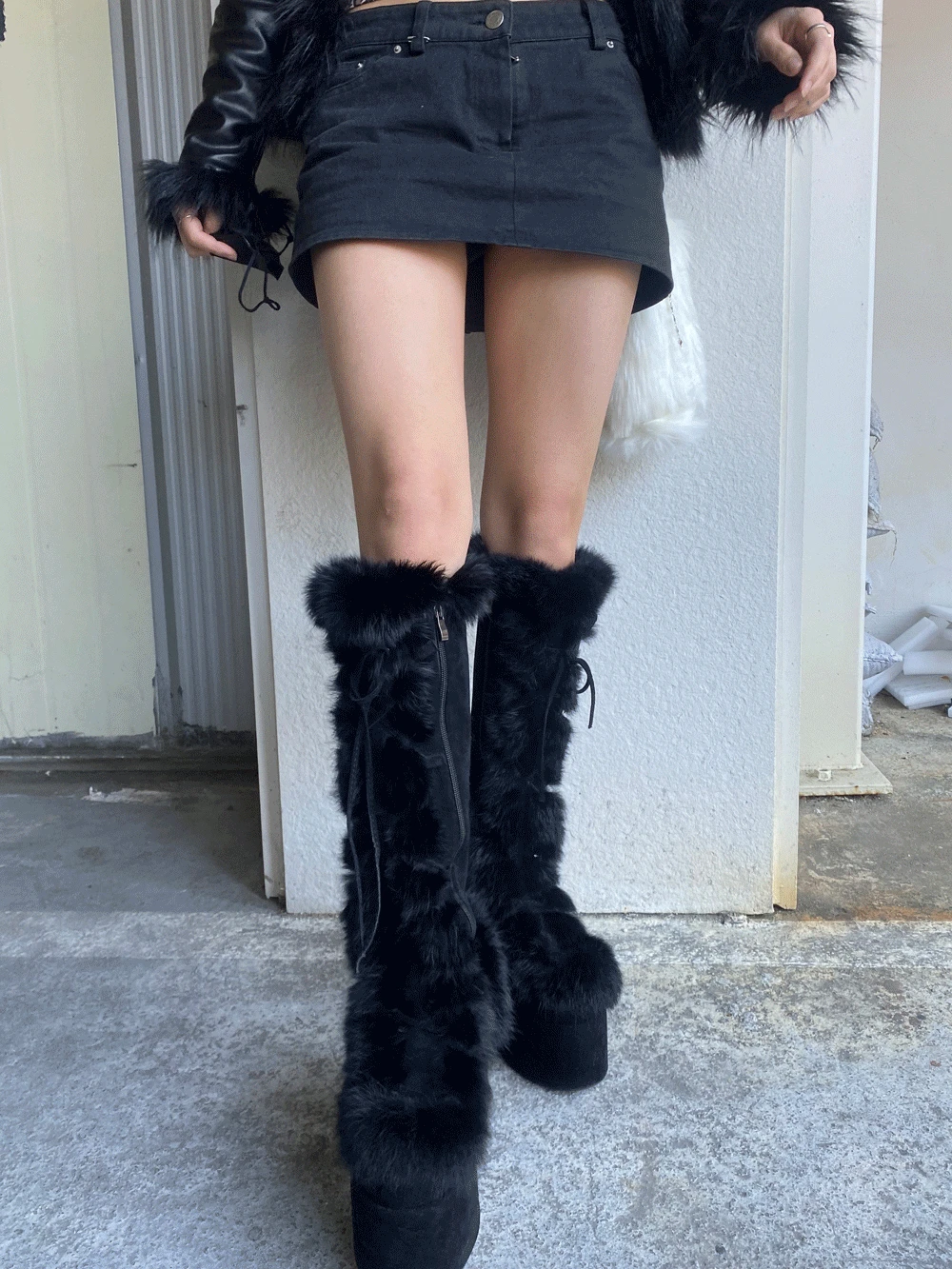 rockstar lace-up fur boots (4 color) | 락스타 레이스업 퍼 통굽 부츠