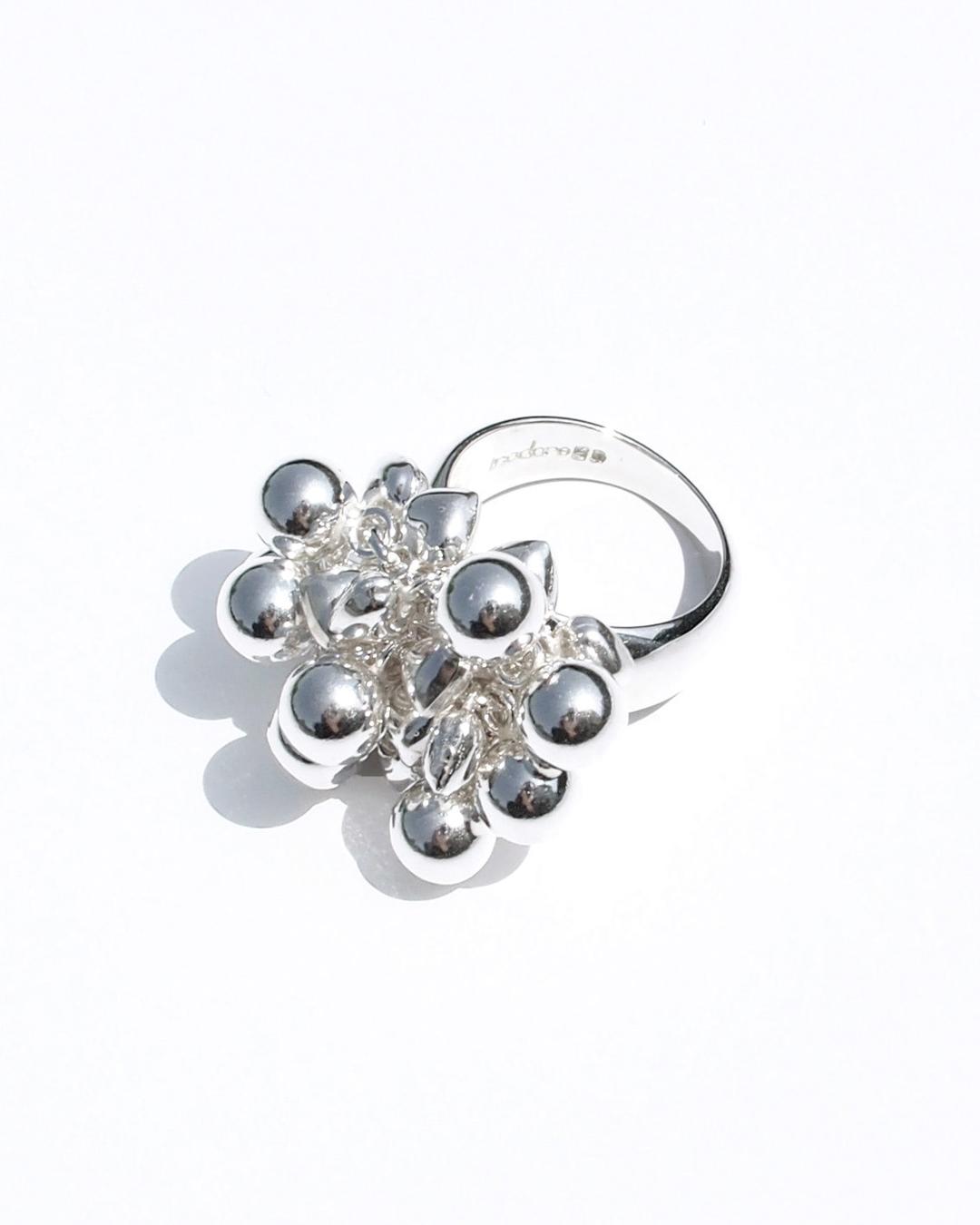 Charming pop! ring