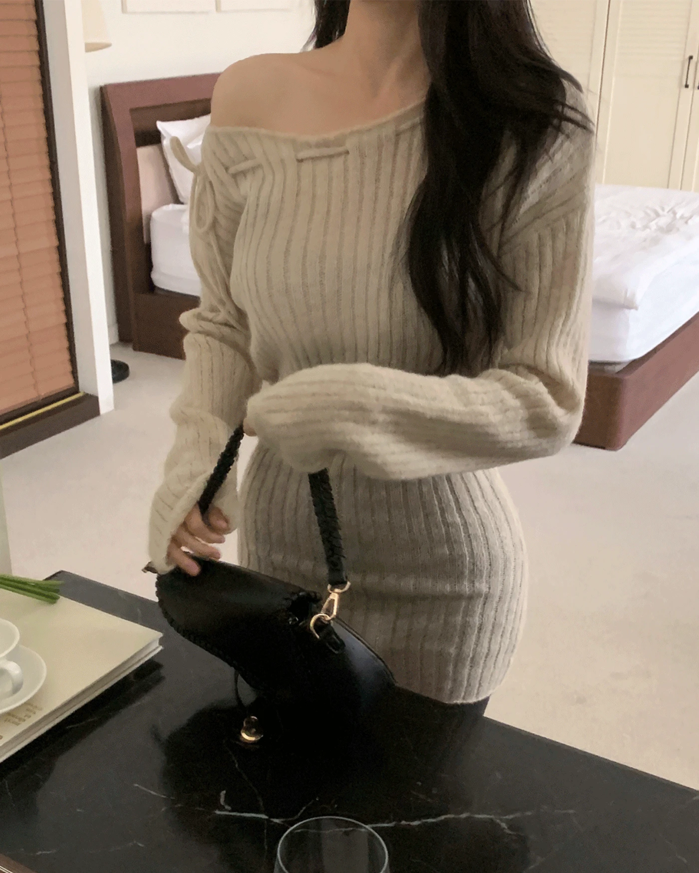 MEU 원 오프 숄더 리본 골지 니트 미니 원피스 (2color)