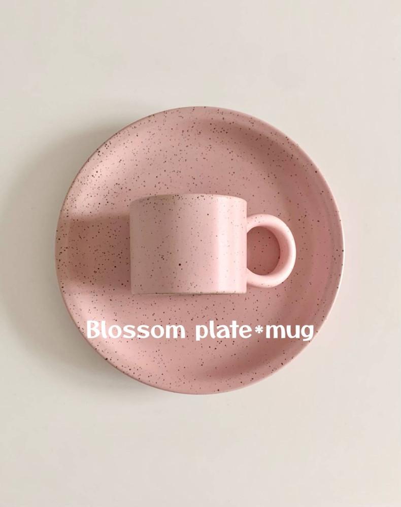 블러썸 점박이그릇 예쁜접시 인스타 감성 홈카페 [umore]